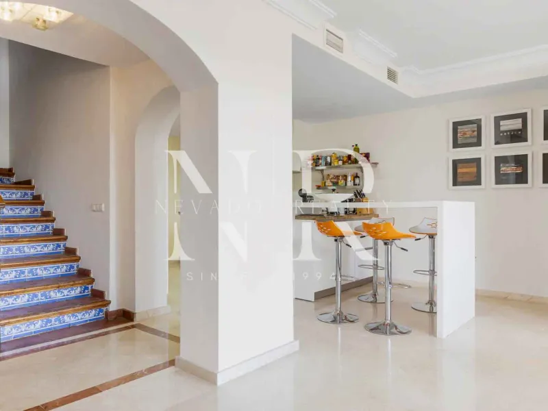 Townhouse in La Perla de la Heredia Urbanization with private pool for sale