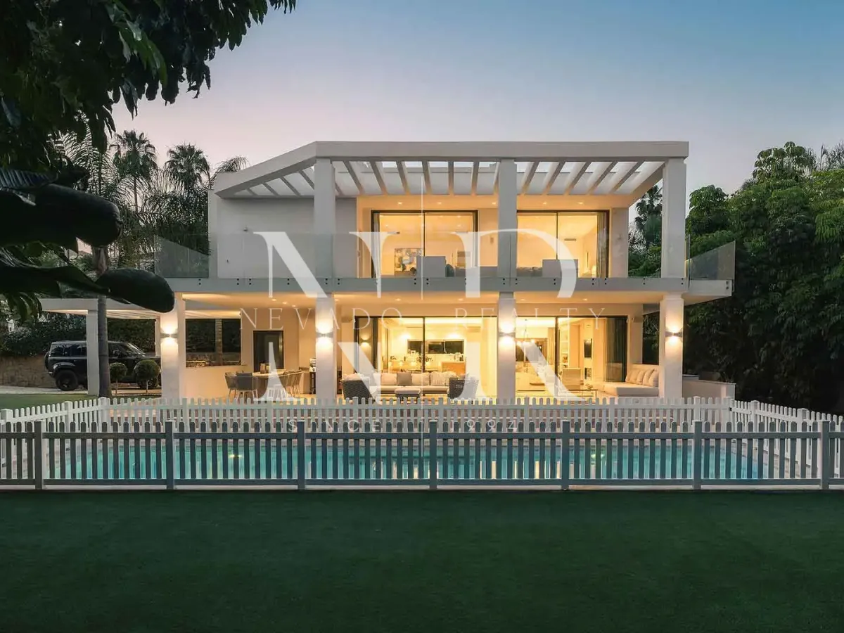 Modern-style villa for sale in La Quinta