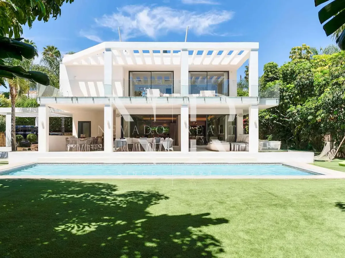 Modern-style villa for sale in La Quinta