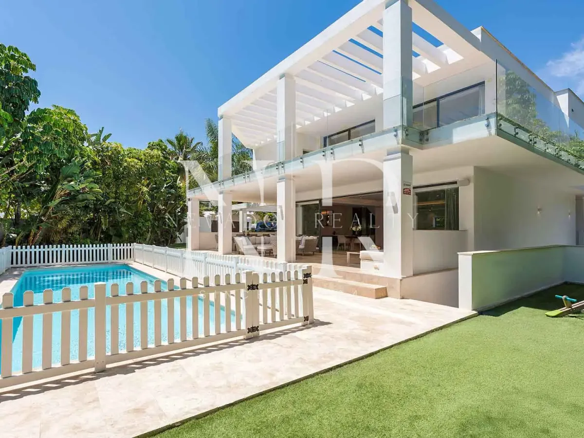 Modern-style villa for sale in La Quinta