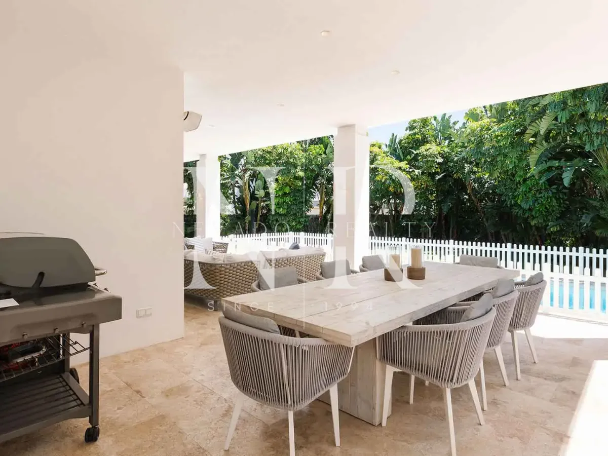 Modern-style villa for sale in La Quinta