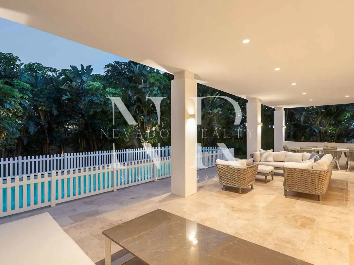 Modern-style villa for sale in La Quinta