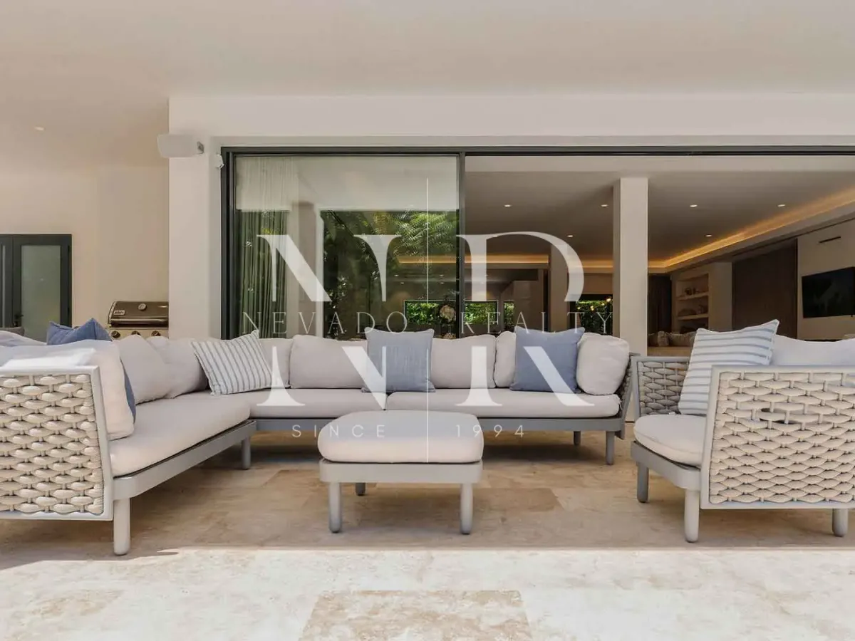 Modern-style villa for sale in La Quinta