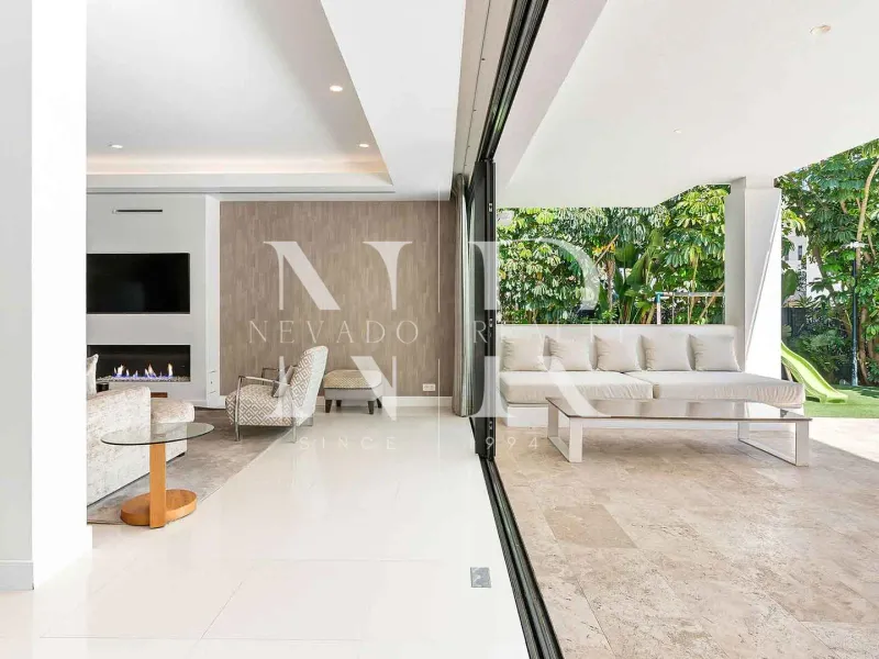Modern-style villa for sale in La Quinta