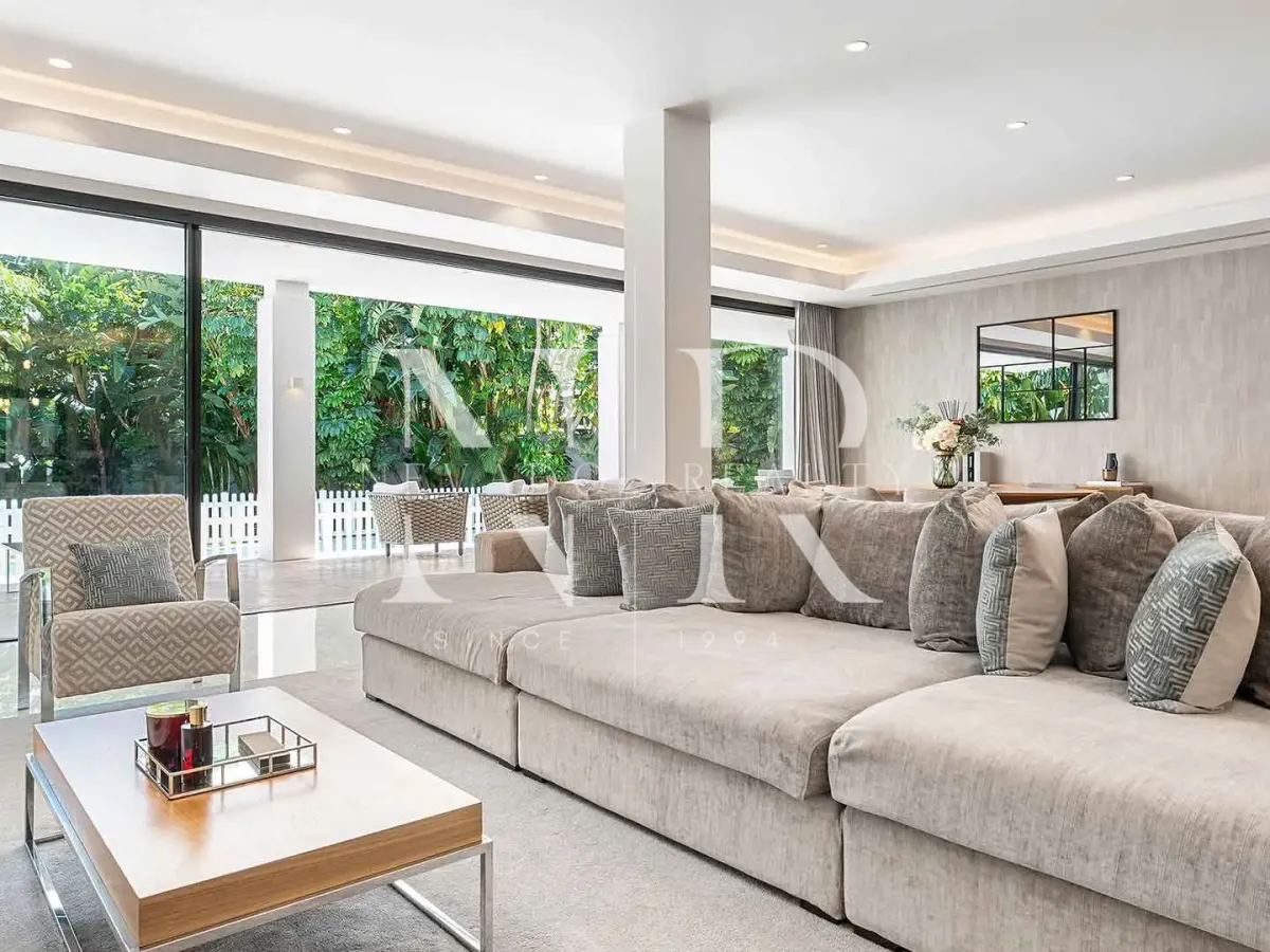 Modern-style villa for sale in La Quinta