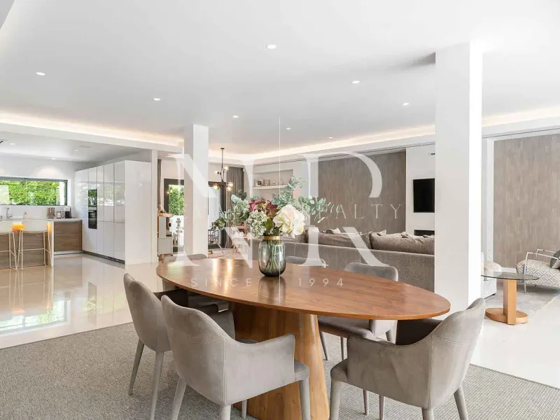 Modern-style villa for sale in La Quinta