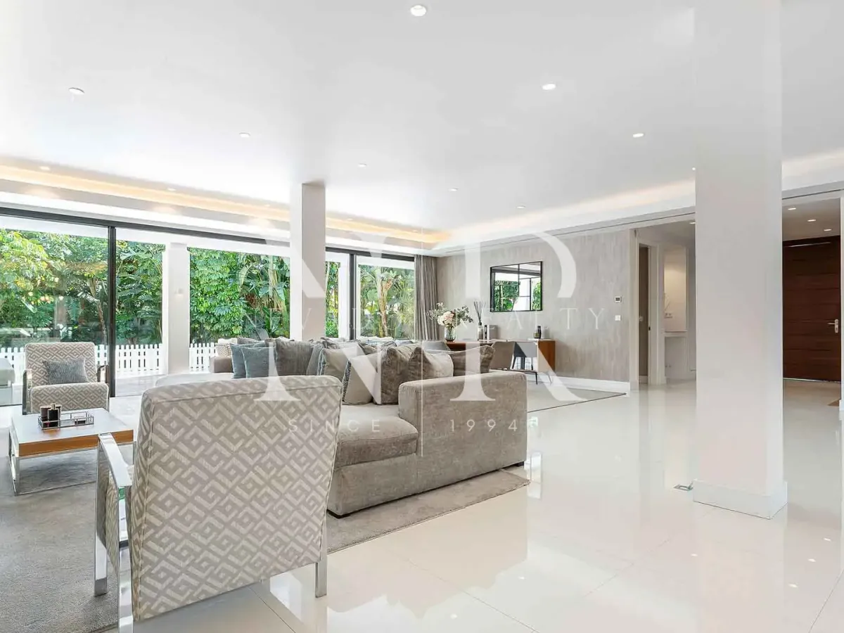 Modern-style villa for sale in La Quinta