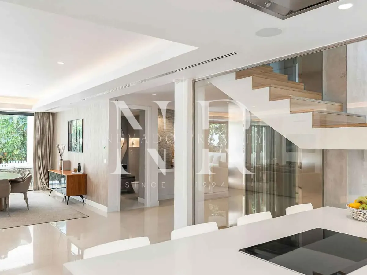 Modern-style villa for sale in La Quinta