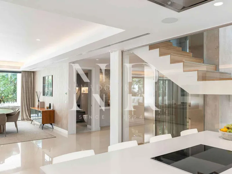 Modern-style villa for sale in La Quinta