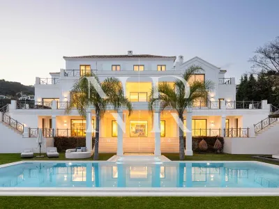 Villa in El Madroñal residential area with panoramic sea views for sale