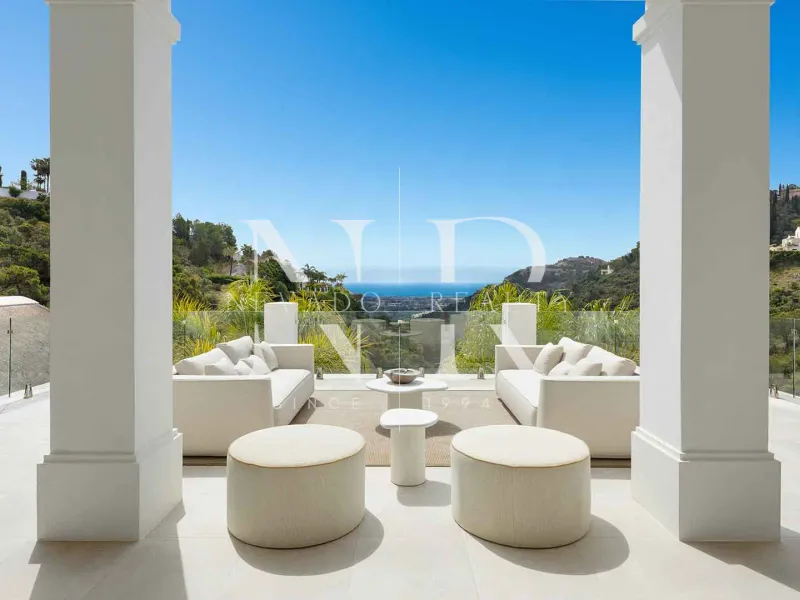 Villa in El Madroñal residential area with panoramic sea views for sale