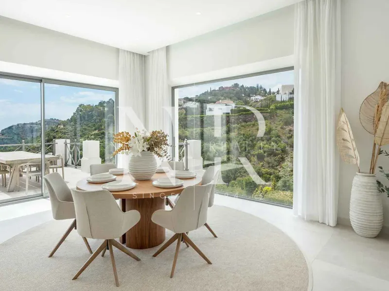 Villa in El Madroñal residential area with panoramic sea views for sale