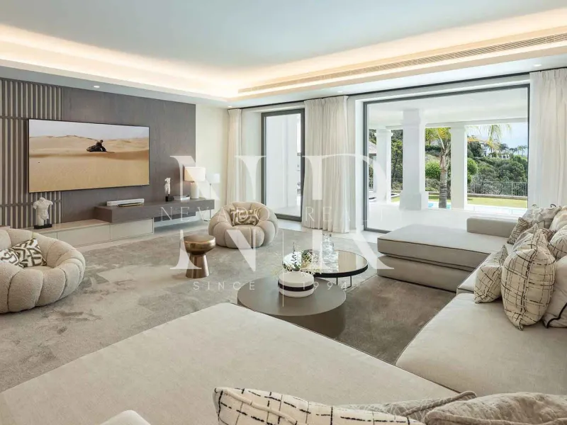 Villa in El Madroñal residential area with panoramic sea views for sale