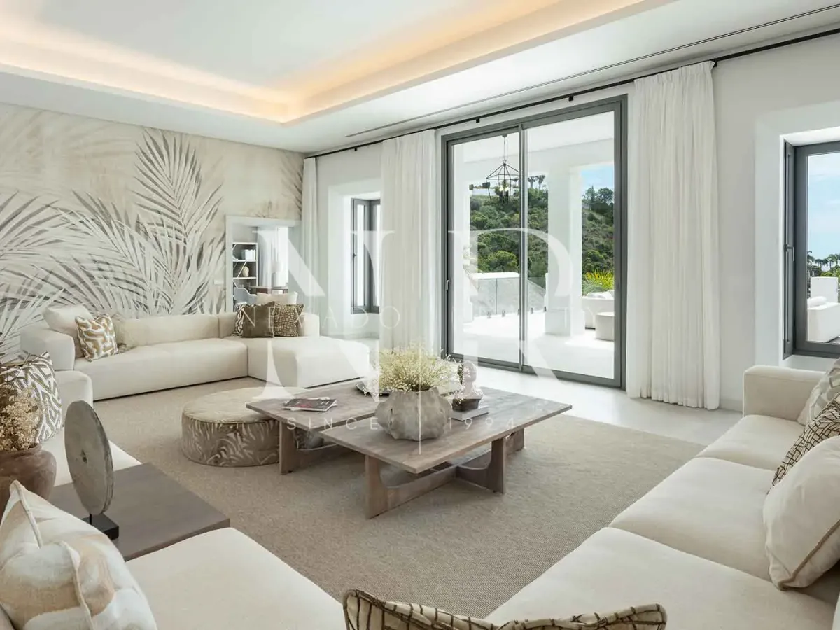 Villa in El Madroñal residential area with panoramic sea views for sale