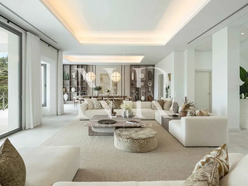 Villa in El Madroñal residential area with panoramic sea views for sale