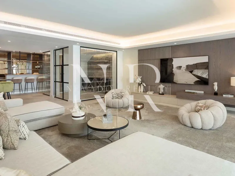 Villa in El Madroñal residential area with panoramic sea views for sale