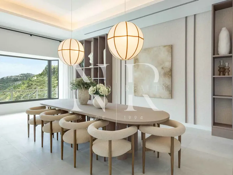 Villa in El Madroñal residential area with panoramic sea views for sale