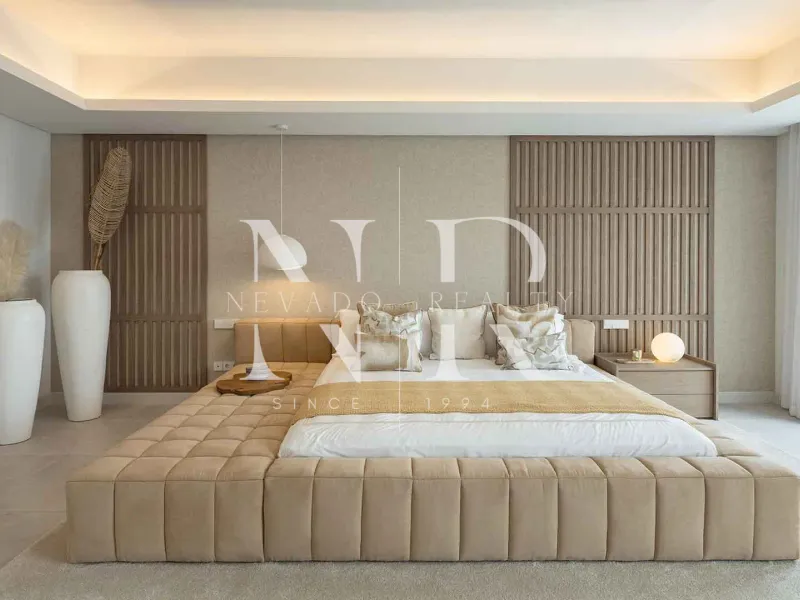 Villa in El Madroñal residential area with panoramic sea views for sale