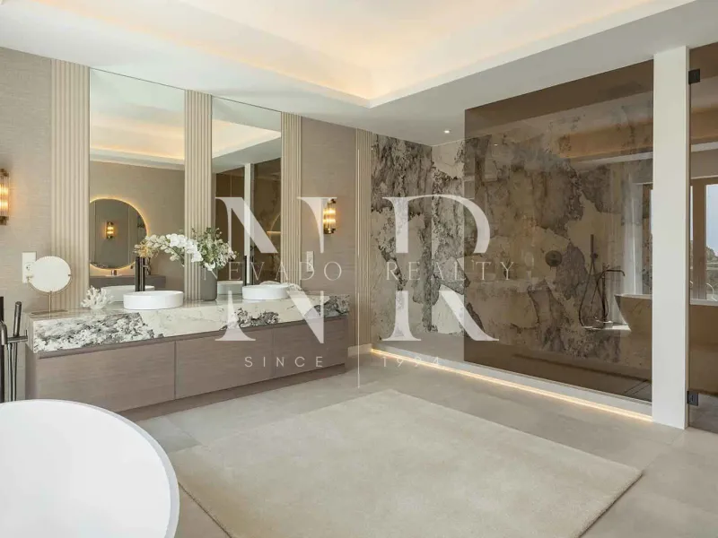 Villa in El Madroñal residential area with panoramic sea views for sale