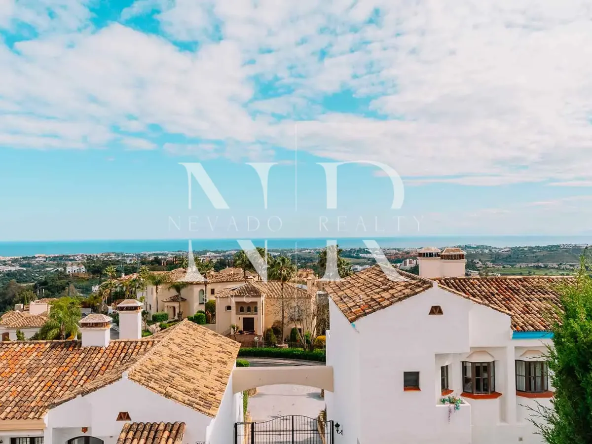 Townhouse in El Alto residential area with panoramic sea views for sale