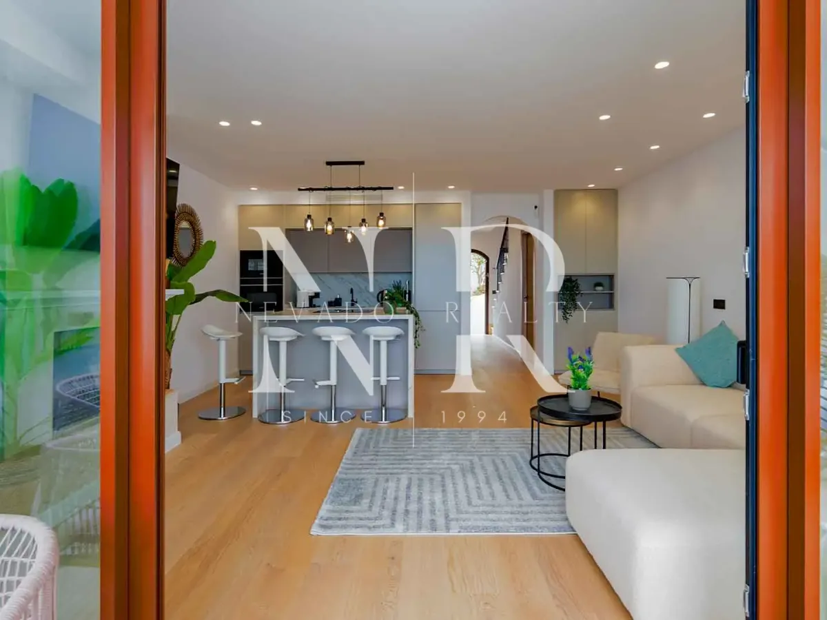 Townhouse in El Alto residential area with panoramic sea views for sale