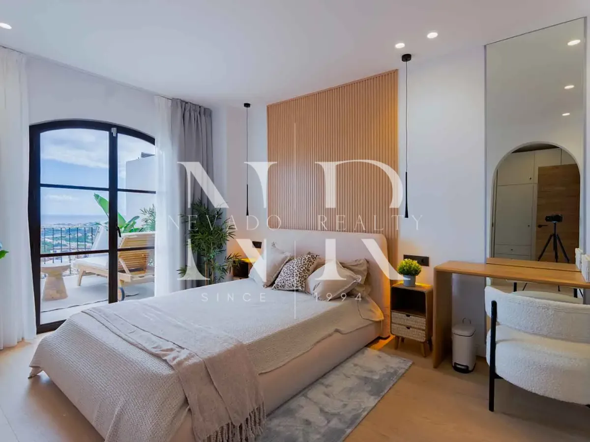 Townhouse in El Alto residential area with panoramic sea views for sale