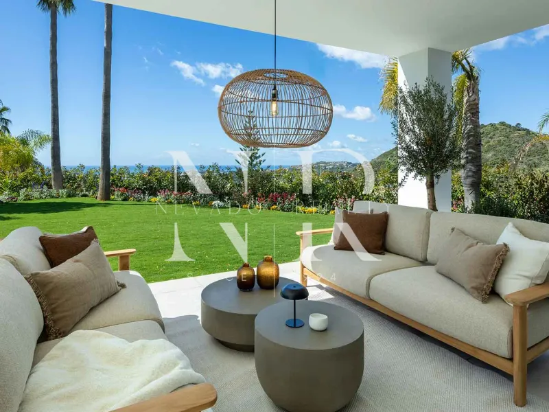 Villa in Los Arqueros with sea views for sale