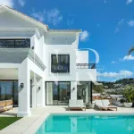 Villa in Los Arqueros with sea views for sale 2