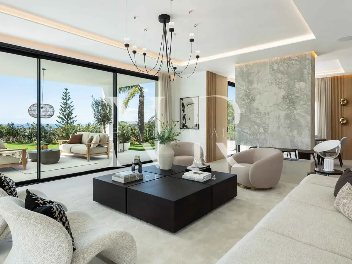 Villa in Los Arqueros with sea views for sale