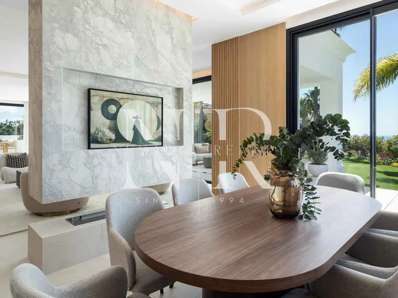 Villa in Los Arqueros with sea views for sale