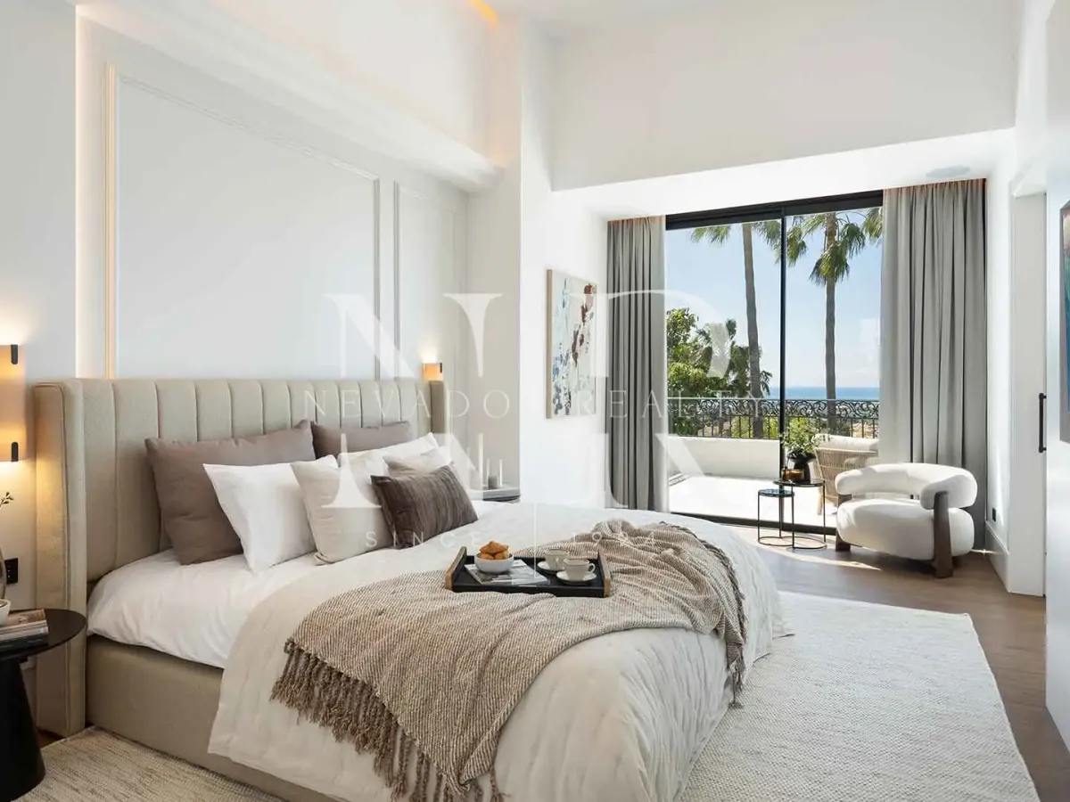 Villa in Los Arqueros with sea views for sale