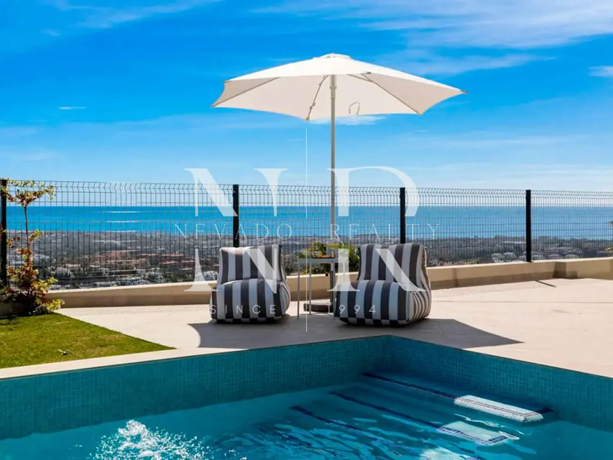 Villa in Benahavís with panoramic sea views for sale