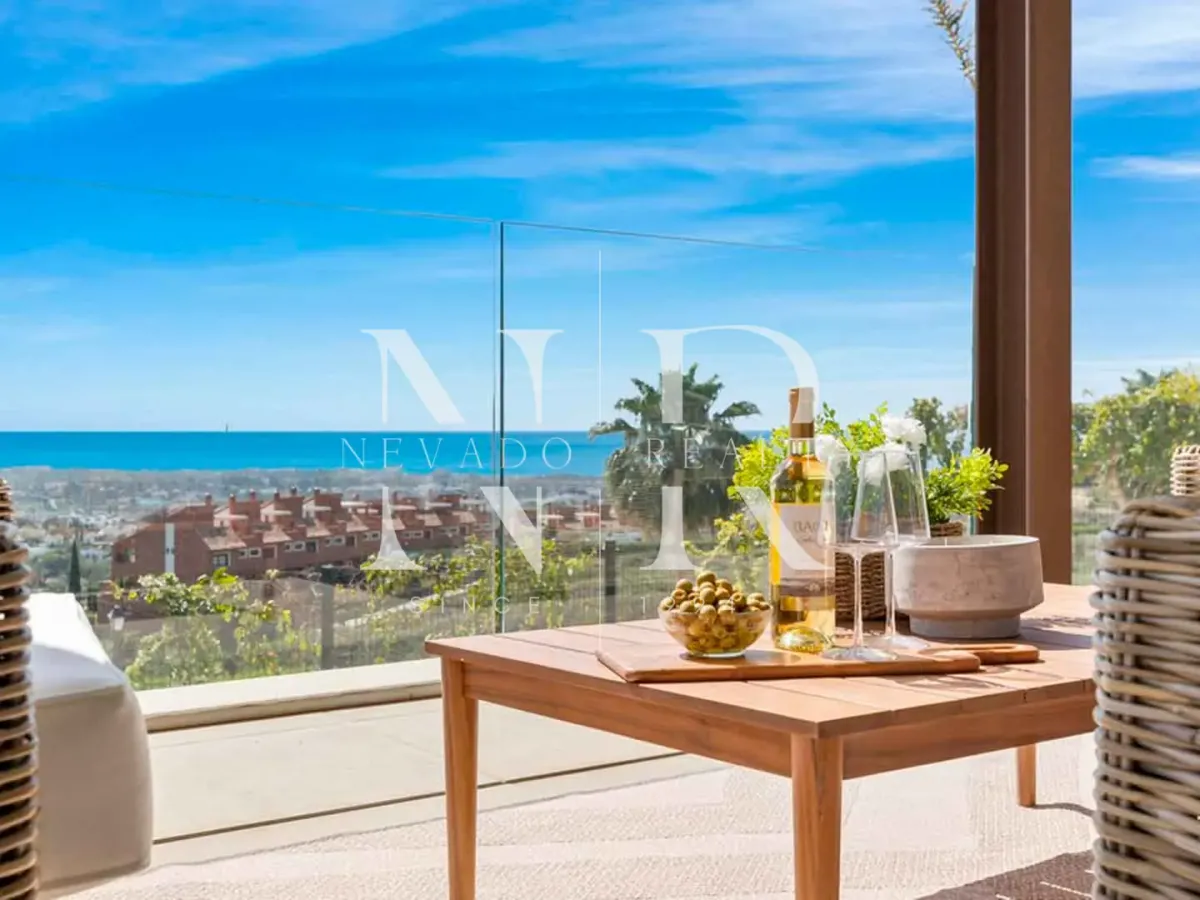 Villa in Benahavís with panoramic sea views for sale