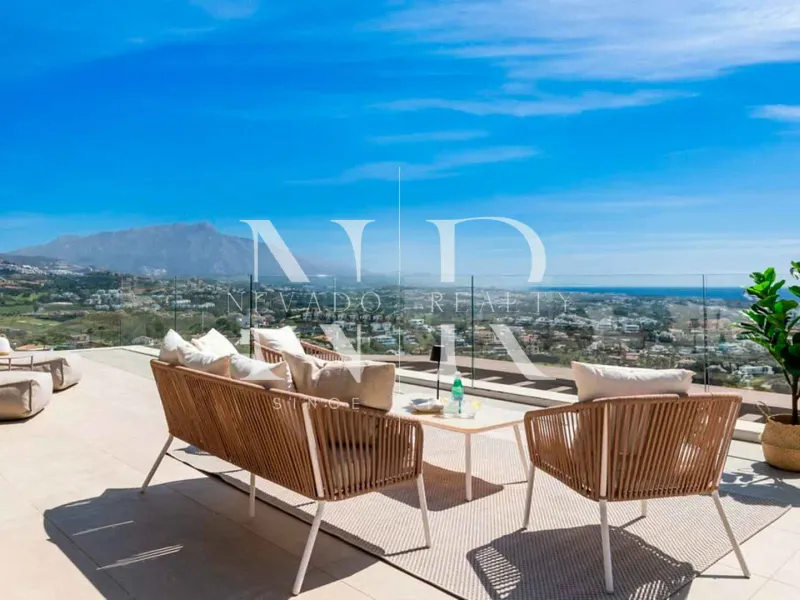 Villa in Benahavís with panoramic sea views for sale