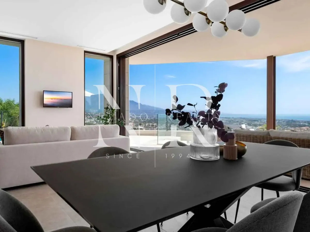 Villa in Benahavís with panoramic sea views for sale