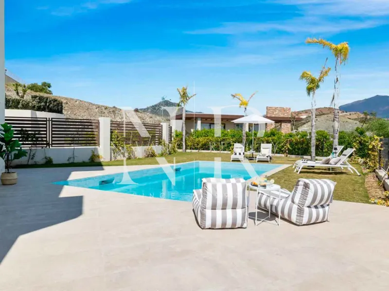 Villa in Benahavís with panoramic sea views for sale