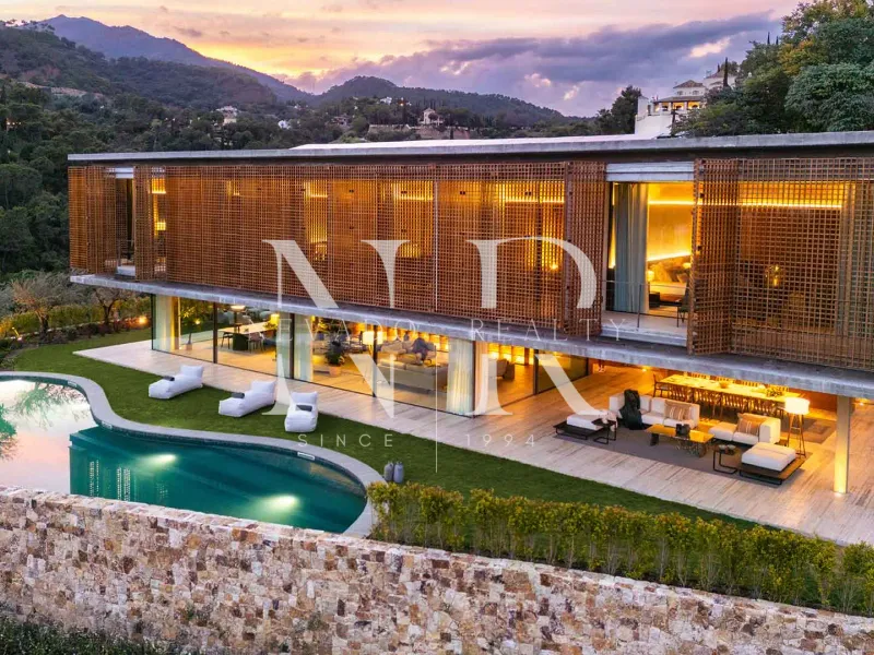 Villa in El Madroñal with panoramic sea and mountain views for sale