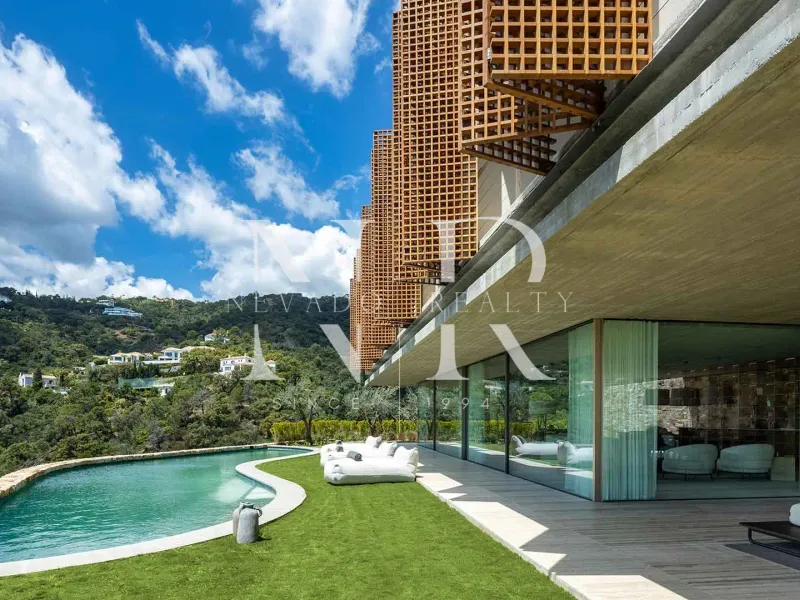 Villa in El Madroñal with panoramic sea and mountain views for sale