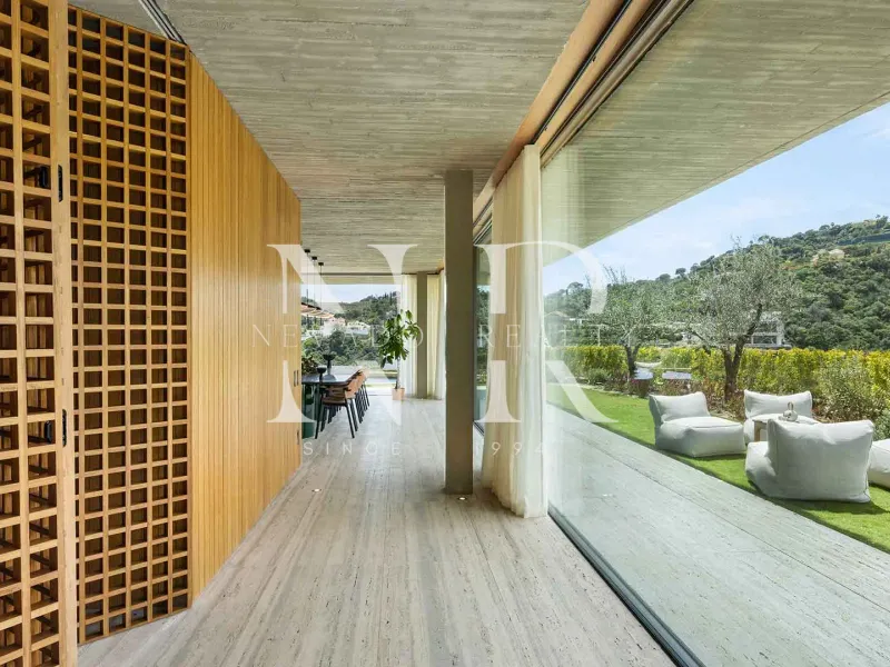 Villa in El Madroñal with panoramic sea and mountain views for sale