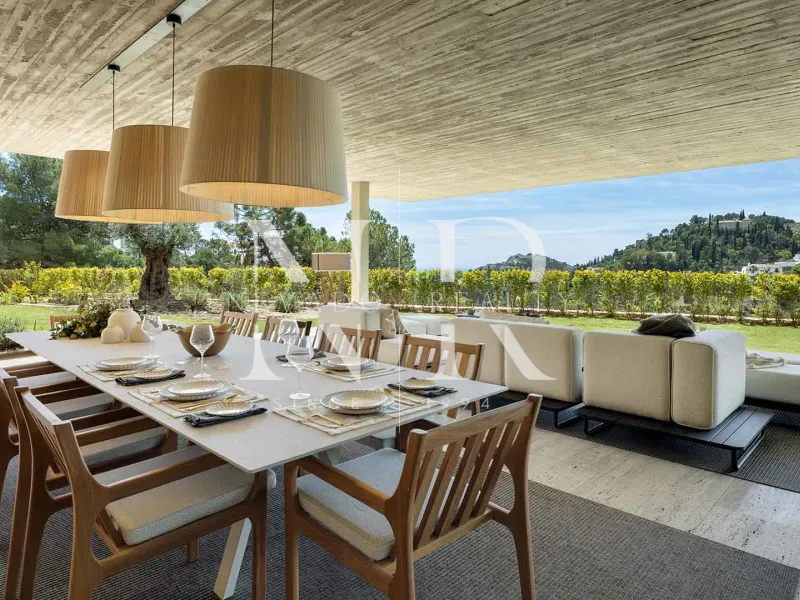 Villa in El Madroñal with panoramic sea and mountain views for sale