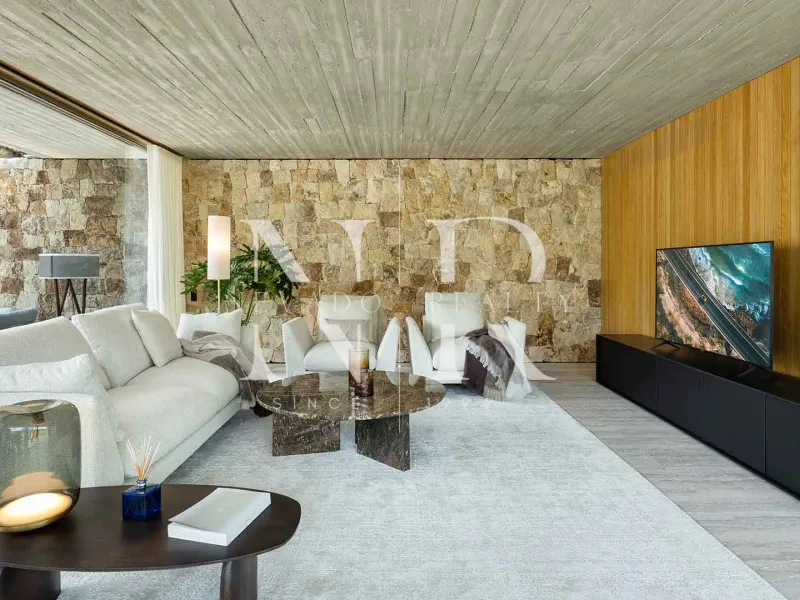 Villa in El Madroñal with panoramic sea and mountain views for sale