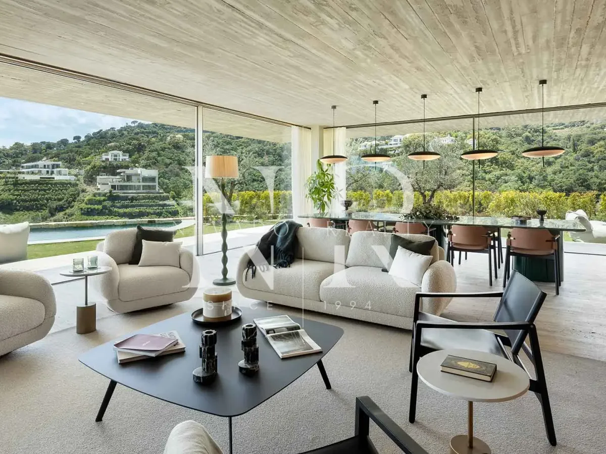 Villa in El Madroñal with panoramic sea and mountain views for sale