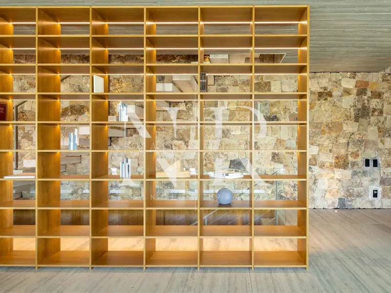 Villa in El Madroñal with panoramic sea and mountain views for sale