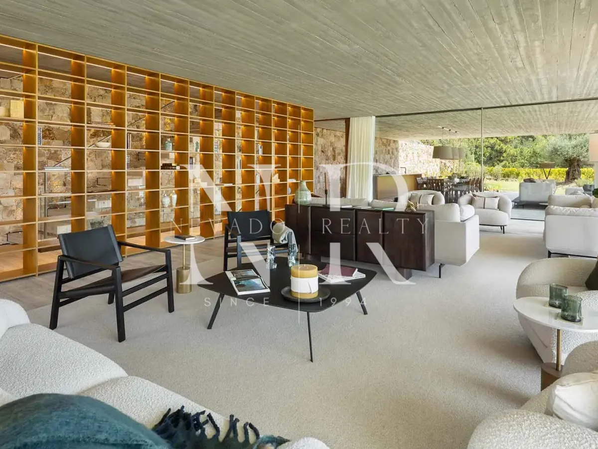 Villa in El Madroñal with panoramic sea and mountain views for sale