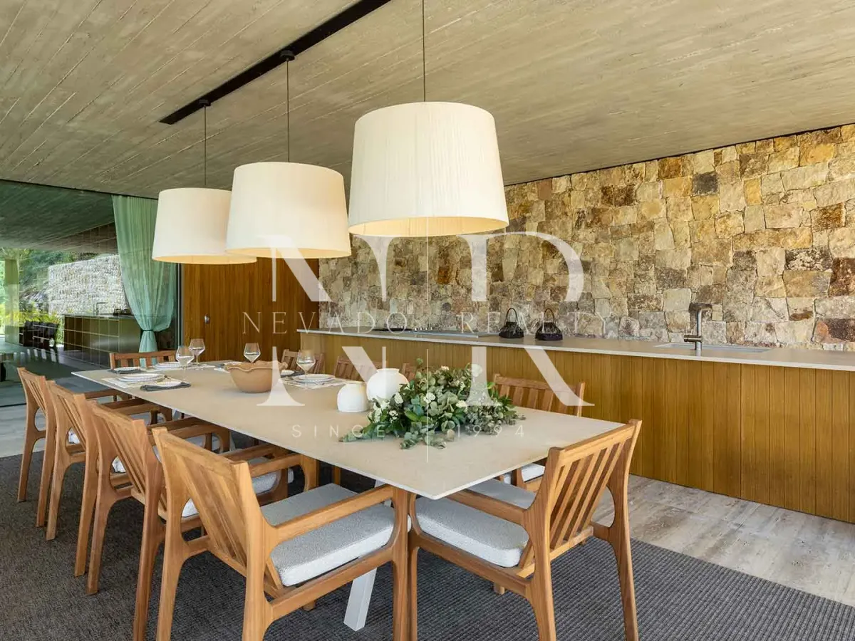 Villa in El Madroñal with panoramic sea and mountain views for sale