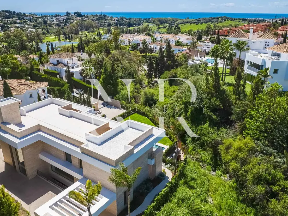 Newly built villa in El Paraiso Alto for sale