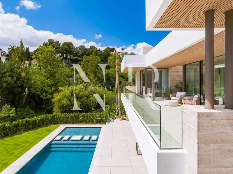 Newly built villa in El Paraiso Alto for sale