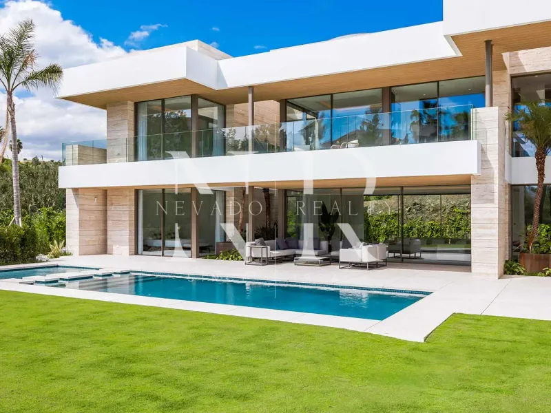 Newly built villa in El Paraiso Alto for sale