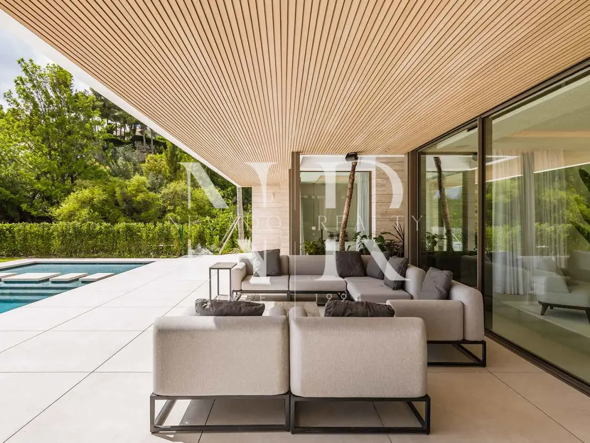 Newly built villa in El Paraiso Alto for sale