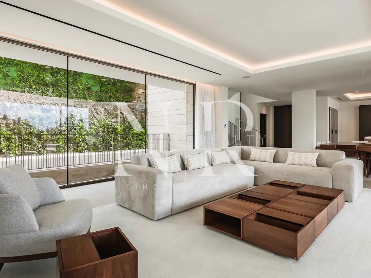 Newly built villa in El Paraiso Alto for sale